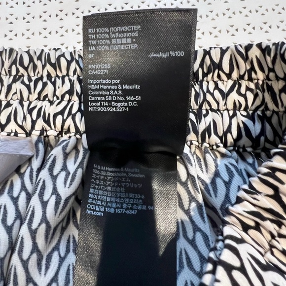 H&M Printed Flowy Midi Skirt Black Cream Size 2 - Picture 5 of 10